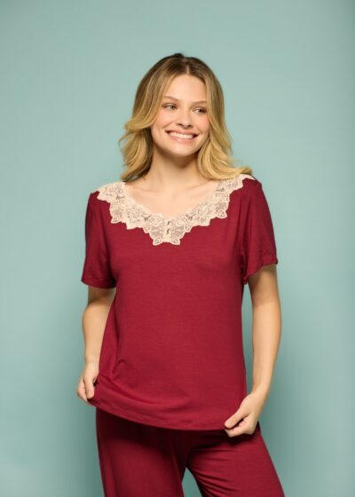 Alternative view of Conjunto Pijama Capri Col Equilibrio em Viscolycra Bordô com Renda Dourada