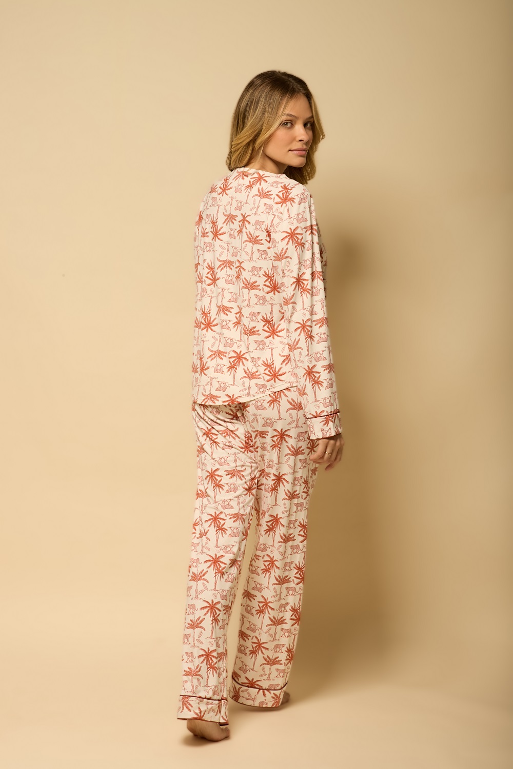 Conjunto Pijama Coleção Respira Manga Longa Floral Ocre Fundo Bege - Imagem 3