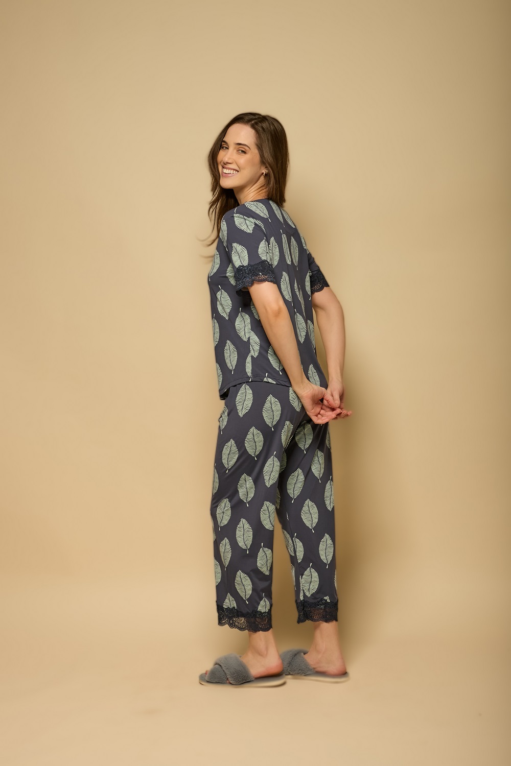 Pijama Capri Calmaria em Fluity com Estampa de Folhas Azul - Imagem 3